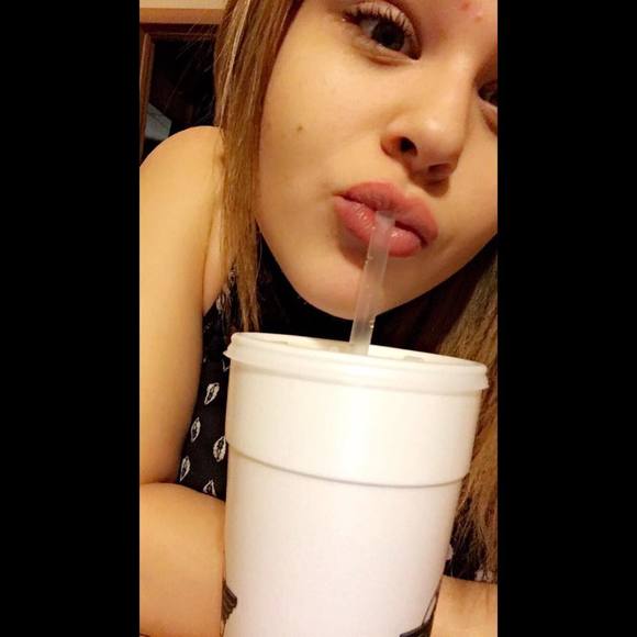 Meet your Posher, Kinnzii - Picture 1 of 1